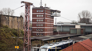 Der Osnabrcker Hauptbahnhof erhlt in diesem Jahr ein elektronisches Stellwerk (ESTW). Der Bau beeintrchtigt auch den Regional- und Fernverkehr der Bahn. Foto: Michael Grndel